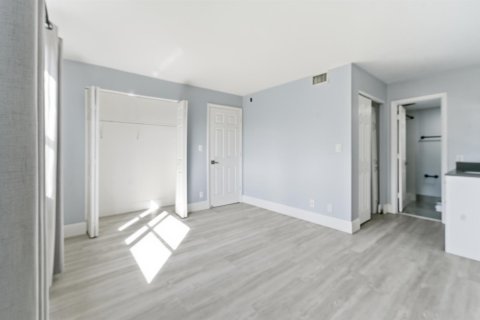 Condo in Coral Springs, Florida, 2 bedrooms № 2175785 - photo 22