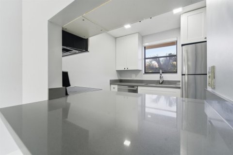 Condo in Coral Springs, Florida, 2 bedrooms № 2175785 - photo 17