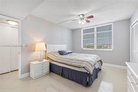 Condo in Pompano Beach, Florida, 3 bedrooms  № 1978431 - photo 21