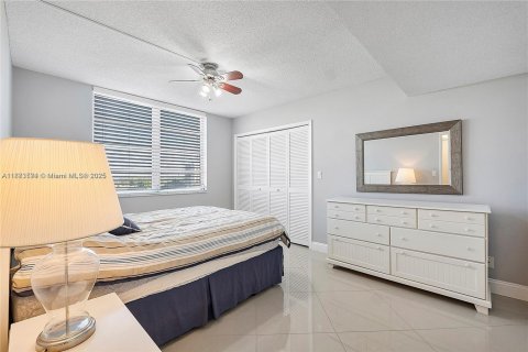 Condo in Pompano Beach, Florida, 3 bedrooms  № 1978431 - photo 20
