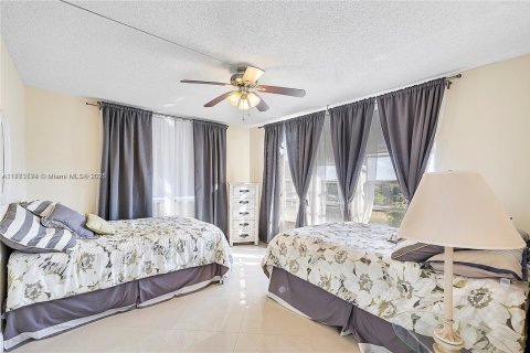 Condo in Pompano Beach, Florida, 3 bedrooms  № 1978431 - photo 19