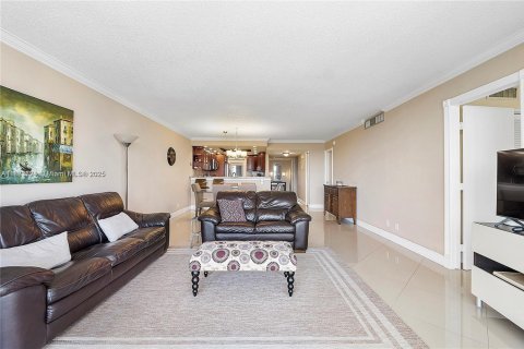 Condo in Pompano Beach, Florida, 3 bedrooms  № 1978431 - photo 17