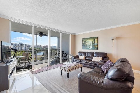 Condo in Pompano Beach, Florida, 3 bedrooms  № 1978431 - photo 14