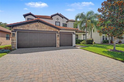 House in Land O' Lakes, Florida 5 bedrooms, 274.25 sq.m. № 2204036 - photo 2