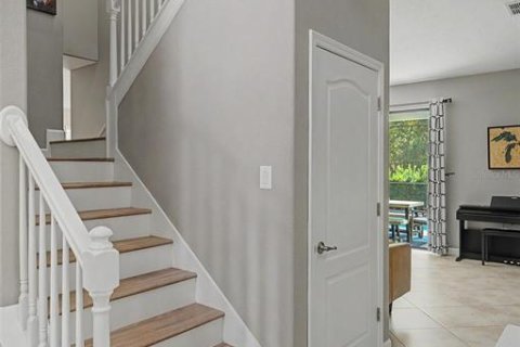 House in Land O' Lakes, Florida 5 bedrooms, 274.25 sq.m. № 2204036 - photo 7