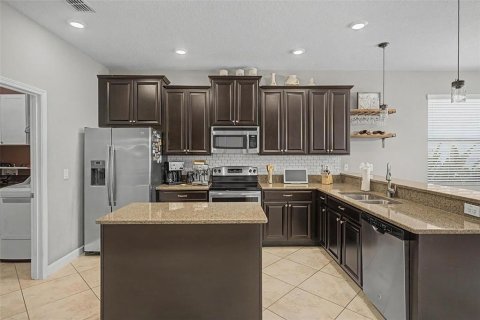 House in Land O' Lakes, Florida 5 bedrooms, 274.25 sq.m. № 2204036 - photo 26
