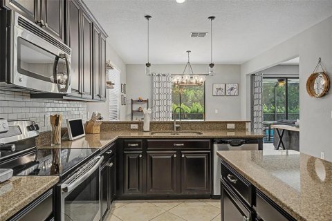 House in Land O' Lakes, Florida 5 bedrooms, 274.25 sq.m. № 2204036 - photo 28