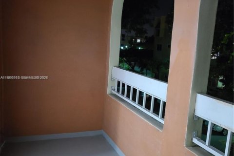 Кондоминиум с 2 спальнями в Майами, Флорида № 2051140