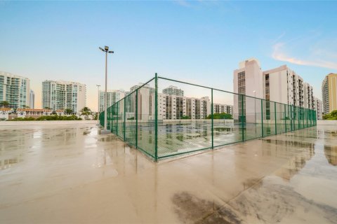 Condo in Sunny Isles Beach, Florida, 1 bedroom  № 1979480 - photo 11