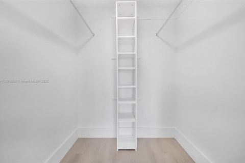 Condo in Sunny Isles Beach, Florida, 1 bedroom  № 1979480 - photo 9