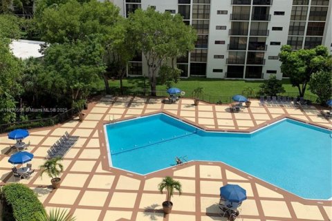 Condo in Sunny Isles Beach, Florida, 1 bedroom  № 1979480 - photo 1
