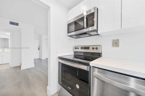 Condo in Sunny Isles Beach, Florida, 1 bedroom  № 1979480 - photo 6