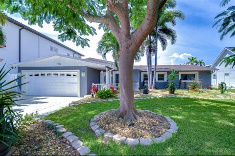 Casa en venta en Tampa, Florida, 3 dormitorios, 216.65 m2 № 1911238 - foto 1
