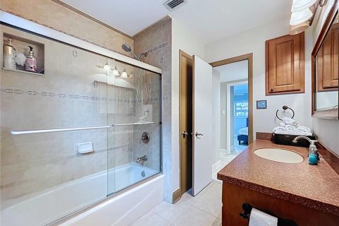 Casa en venta en Tampa, Florida, 3 dormitorios, 216.65 m2 № 1911238 - foto 28