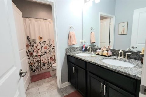 House in STOREY LAKE in Kissimmee, Florida 4 bedrooms, 201.23 sq.m. № 1589879 - photo 12