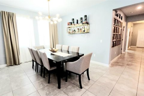 House in STOREY LAKE in Kissimmee, Florida 4 bedrooms, 201.23 sq.m. № 1589879 - photo 5