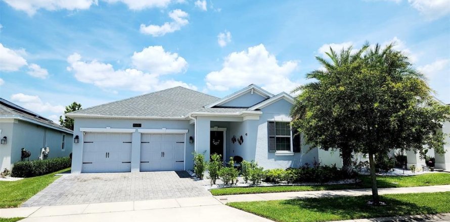 House in STOREY LAKE in Kissimmee, Florida 4 bedrooms, 201.23 sq.m. № 1589879