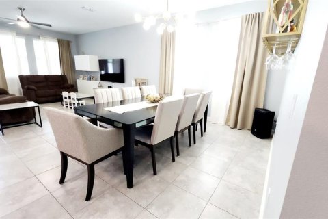 House in STOREY LAKE in Kissimmee, Florida 4 bedrooms, 201.23 sq.m. № 1589879 - photo 4