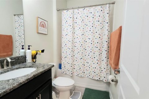 House in STOREY LAKE in Kissimmee, Florida 4 bedrooms, 201.23 sq.m. № 1589879 - photo 14