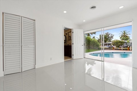 House in Oakland Park, Florida 3 bedrooms, 106.28 sq.m. № 1865459 - photo 30