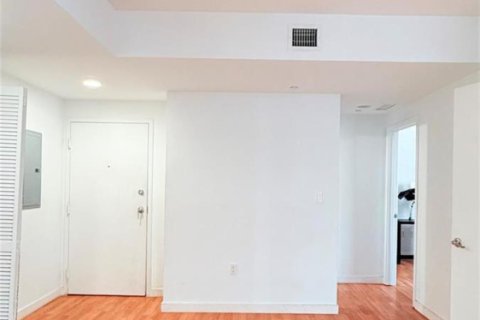 Condo in Miami, Florida, 3 bedrooms № 2262124 - photo 8