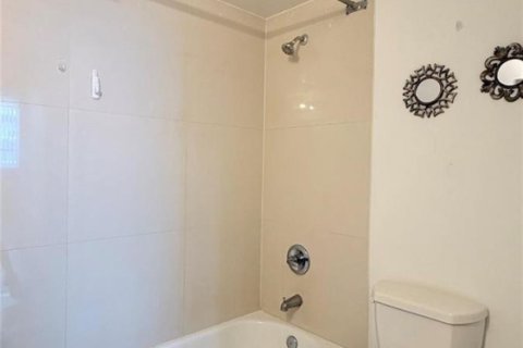 Condo in Miami, Florida, 3 bedrooms № 2262124 - photo 26