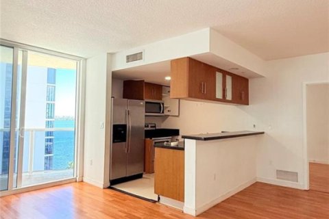 Condo in Miami, Florida, 3 bedrooms № 2262124