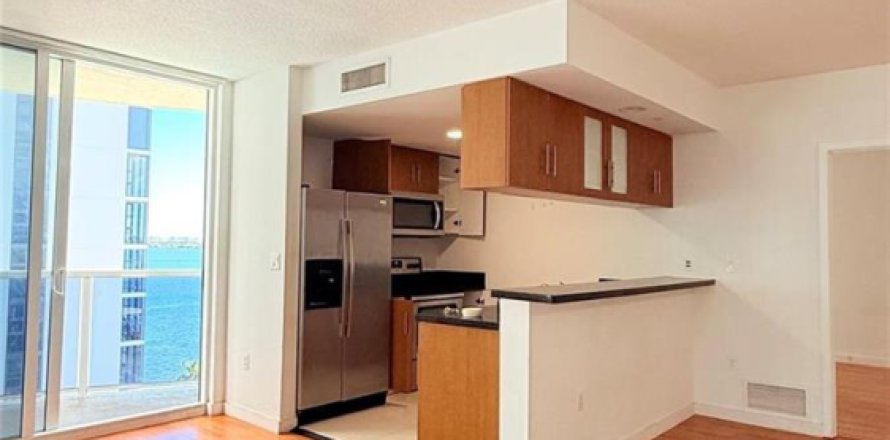 Condo in Miami, Florida, 3 bedrooms № 2262124