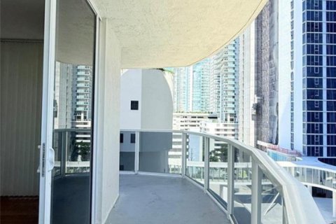 Condo in Miami, Florida, 3 bedrooms № 2262124 - photo 17