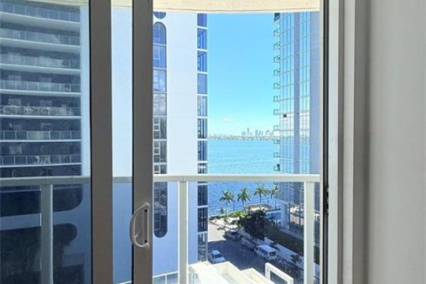 Condo in Miami, Florida, 3 bedrooms № 2262124 - photo 12