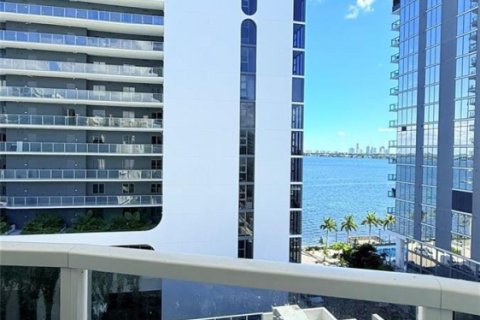Condo in Miami, Florida, 3 bedrooms № 2262124 - photo 13
