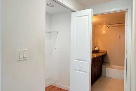 Condo in Miami, Florida, 3 bedrooms № 2262124 - photo 22