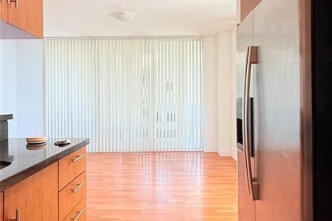 Condo in Miami, Florida, 3 bedrooms № 2262124 - photo 11