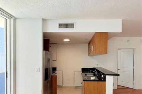 Condo in Miami, Florida, 3 bedrooms № 2262124 - photo 4
