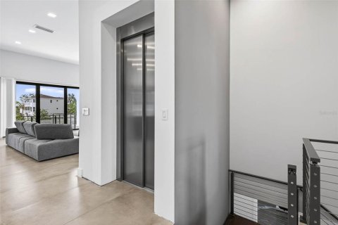 Casa en venta en Redington Shores, Florida, 4 dormitorios, 328.22 m2 № 1798493 - foto 5