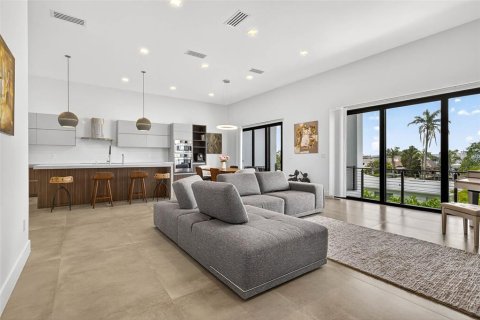 Casa en venta en Redington Shores, Florida, 4 dormitorios, 328.22 m2 № 1798493 - foto 16