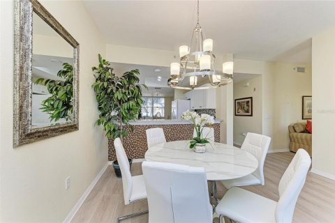 Condo in Sarasota, Florida, 2 bedrooms № 2099244 - photo 8