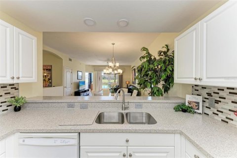 Condo in Sarasota, Florida, 2 bedrooms № 2099244 - photo 17