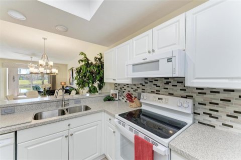 Condo in Sarasota, Florida, 2 bedrooms № 2099244 - photo 16