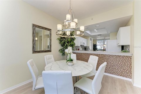 Condo in Sarasota, Florida, 2 bedrooms № 2099244 - photo 13
