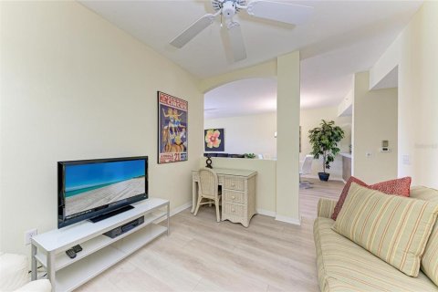 Condo in Sarasota, Florida, 2 bedrooms № 2099244 - photo 21