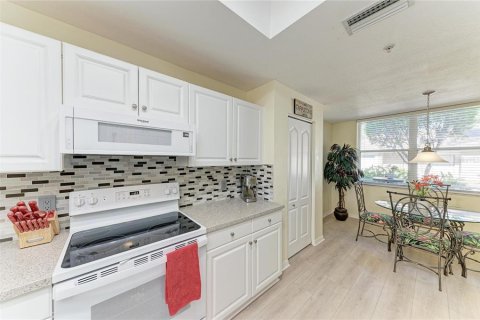 Condo in Sarasota, Florida, 2 bedrooms № 2099244 - photo 18
