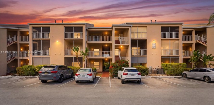 Condominio en Miami, Florida, 1 dormitorio № 2036101