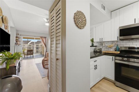 Condominio en venta en Miami, Florida, 1 dormitorio, 64.38 m2 № 2036101 - foto 11