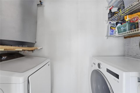 Condominio en venta en Miami, Florida, 1 dormitorio, 64.38 m2 № 2036101 - foto 22