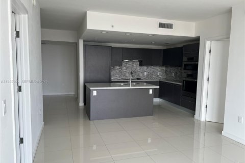 Condominio en alquiler en Doral, Florida, 3 dormitorios, 140.65 m2 № 2011770 - foto 2