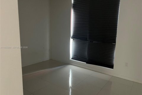 Condominio en alquiler en Doral, Florida, 3 dormitorios, 140.65 m2 № 2011770 - foto 9