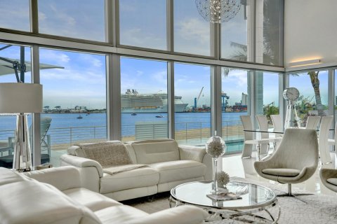 Casa en venta en Fort Lauderdale, Florida, 3 dormitorios, 304.53 m2 № 2268276 - foto 11