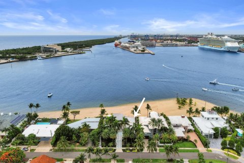 Casa en venta en Fort Lauderdale, Florida, 3 dormitorios, 304.53 m2 № 2268276 - foto 3
