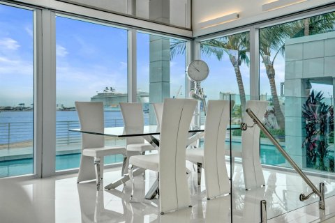 Casa en venta en Fort Lauderdale, Florida, 3 dormitorios, 304.53 m2 № 2268276 - foto 14